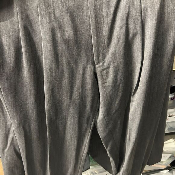 Jos a bank gray suit jacket size 42R and pants 36R - Picture 7 of 8